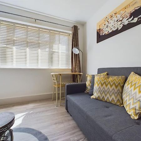Fabulous Quiet Chelmsford Apartment - Free Parking Luaran gambar