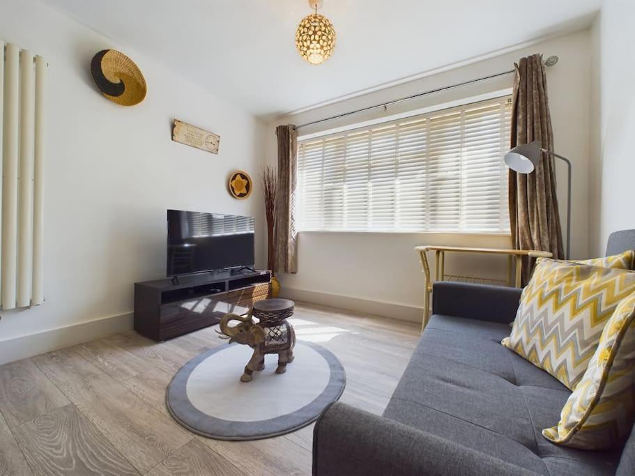 Fabulous Quiet Chelmsford Apartment - Free Parking Luaran gambar