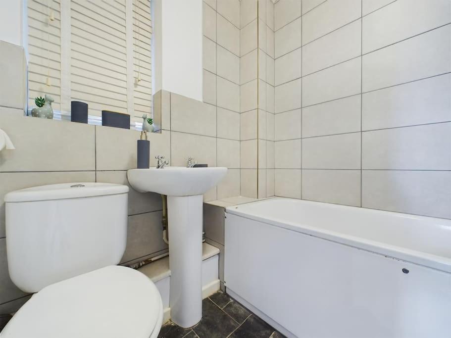 Fabulous Quiet Chelmsford Apartment - Free Parking Luaran gambar