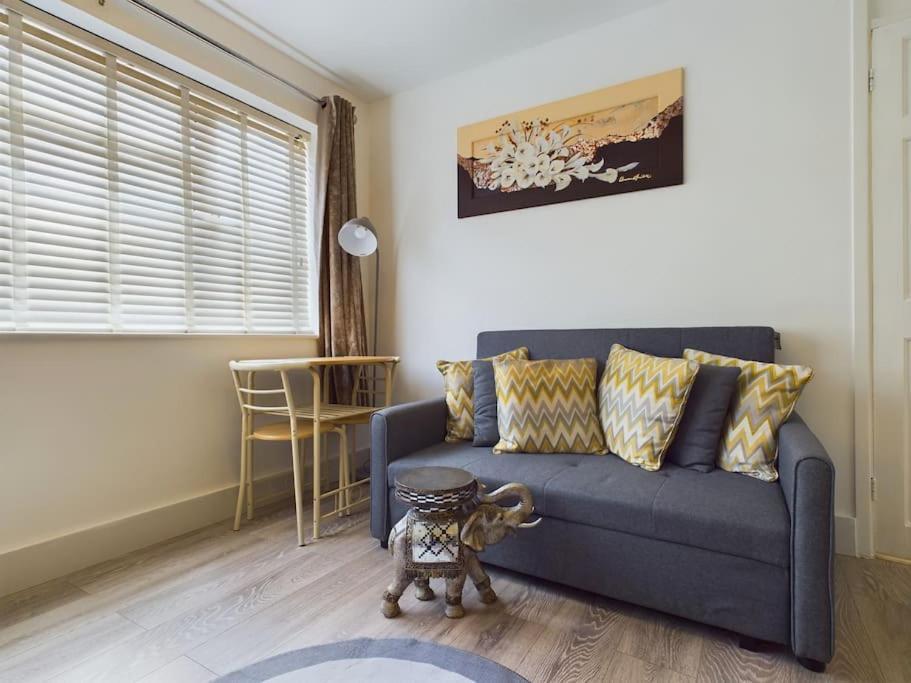 Fabulous Quiet Chelmsford Apartment - Free Parking Luaran gambar
