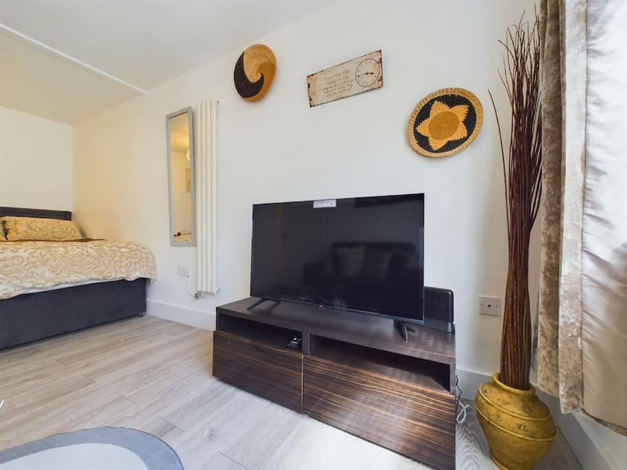 Fabulous Quiet Chelmsford Apartment - Free Parking Luaran gambar